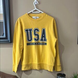 Yellow USA Graphic Sweatshirt size Medium